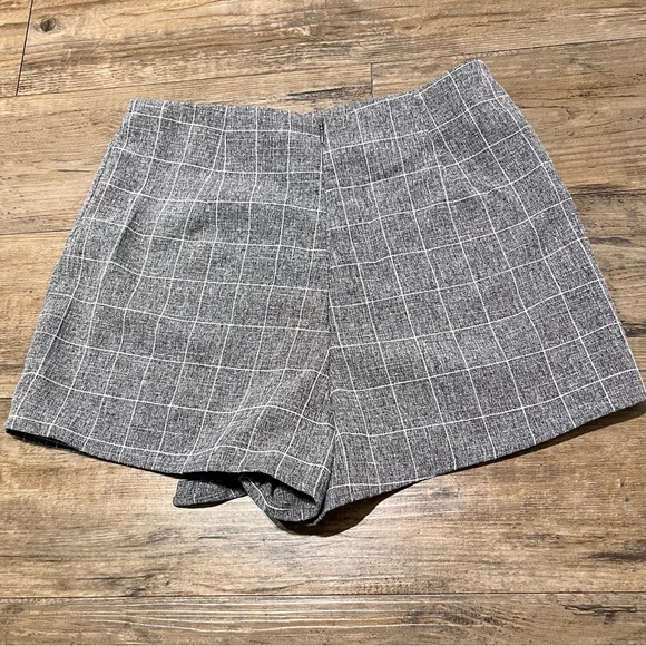 Forever 21 Skort Womens Medium Plaid Herringbone Gray Mini Skirt/ Short - Picture 3 of 8